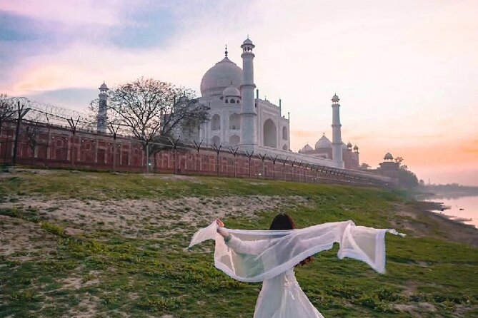 Taj Mahal Tour By Express Train from Delhi - Breakfast aboard the Gatiman Express
