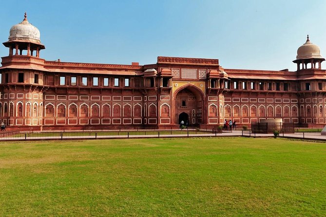 "Taj Mahal" Tour from Delhi by India's Fastest Train (Gatiman Express) - The return to Delhi and the station question
