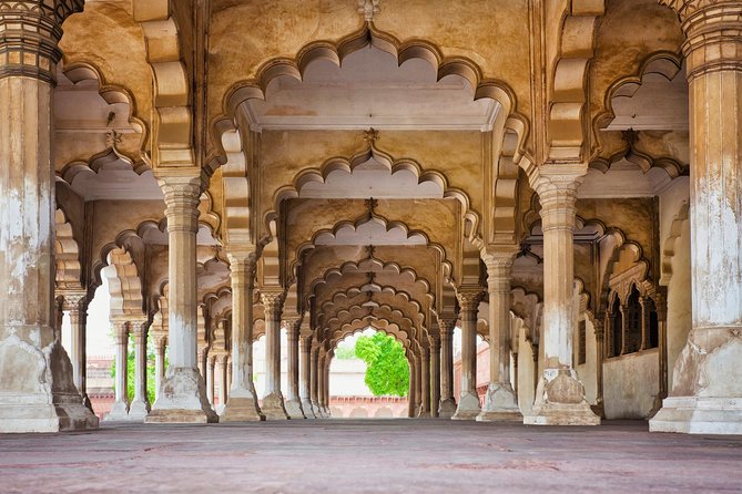 Taj Mahal Tour From Delhi to Agra Sightseeing by Private AC Car - What the $15 price really covers