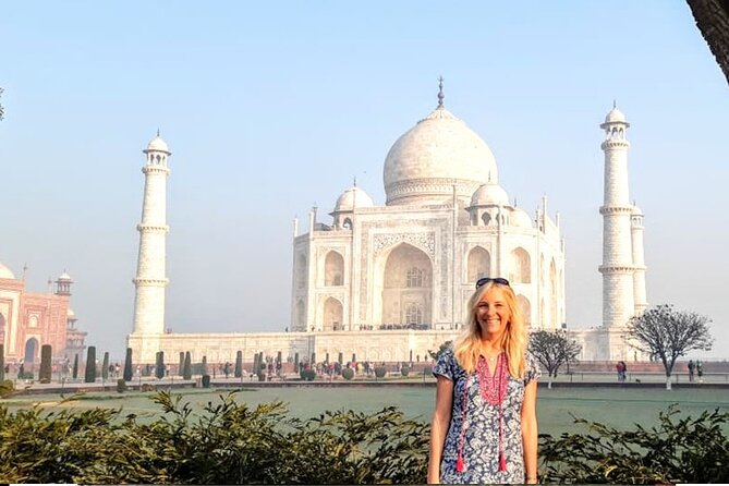 Taj Mahal Tour From Delhi with Tickets : Private Tour - Lunch at the DoubleTree by Hilton Hotel Agra
