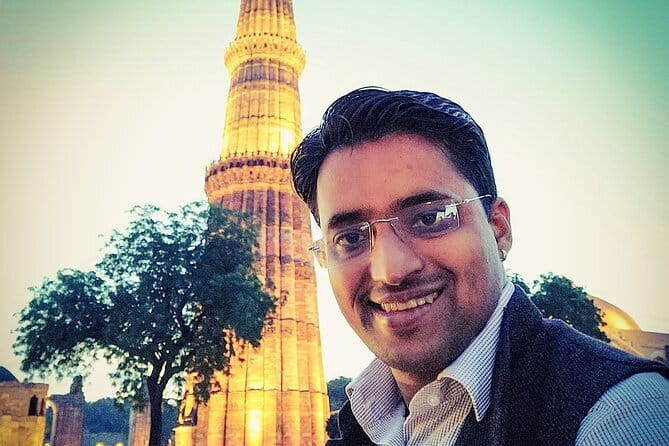 Taj Mahal Unveiled A Personalized Private Tour from Delhi - The small details that improve the day