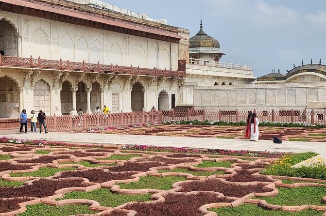 Taj Uncovered: Private Tour to Taj Mahal, Fort From Delhi By Car - A lunch stop with a practical catch