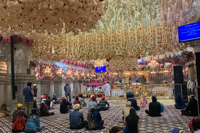 Temple Tour-where you Eat, Learn how to Pray and Love. - Gurudwara Sis Ganj Sahib and the meaning of Sikh welcome