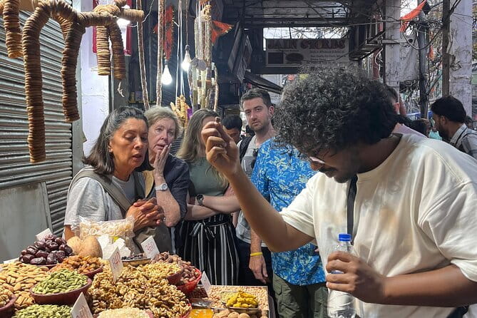 Temples, Bazaars & Food Tasting in Old Delhi with Female Guide - Key points to know before booking