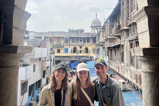 Temples, Bazaars & Food Tasting in Old Delhi with Female Guide - Sis Ganj Gurudwara and the giant community kitchen