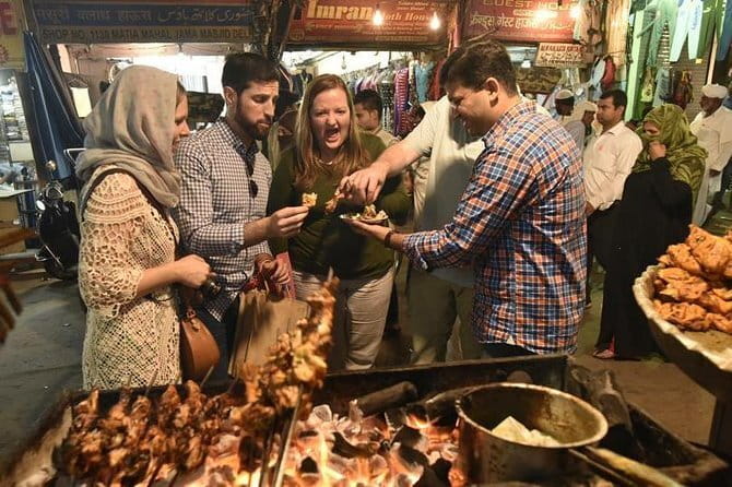 Tour a Nueva y Vieja Delhi Con Guía en Idioma Español - Sarojini Nagar for low-cost clothing
