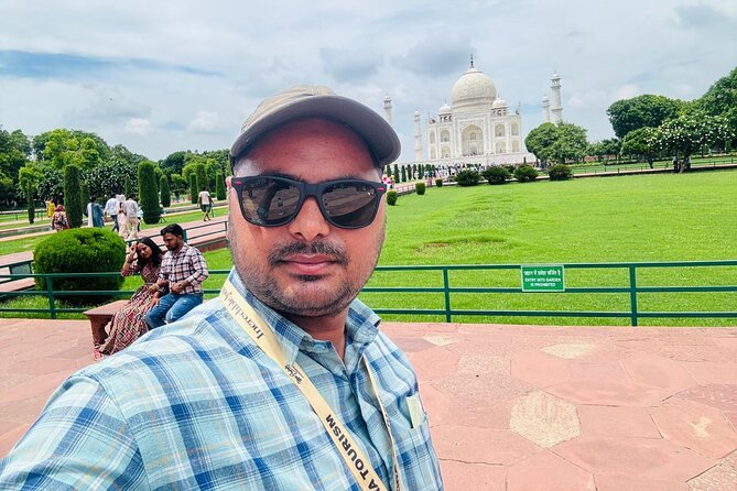 Trip To Taj Mahal From Delhi - Reading Agra Fort beyond the Taj Mahal