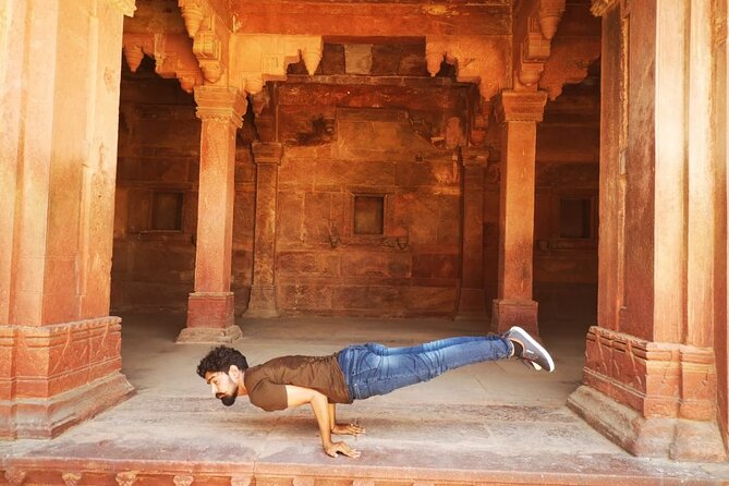 Yoga class in Delhi - Yoga among the tombs at Lodhi Gardens